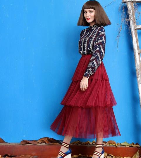 竖条纹开叉半身裙怎么搭配上衣:打造文艺范儿(图) 竖条纹开叉半身裙怎么搭配上衣:打造文艺范儿(图)