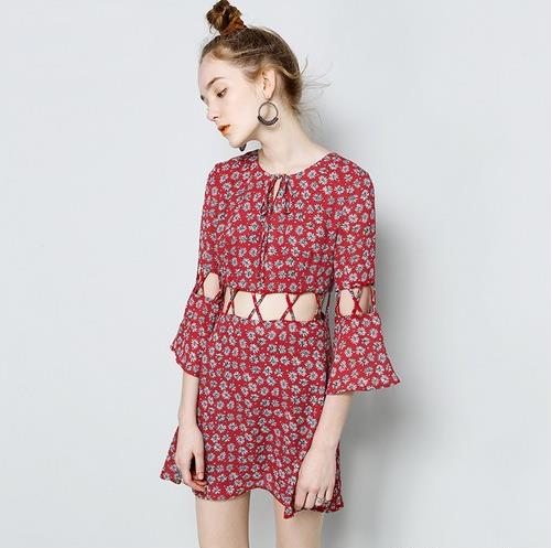 小脚裤搭配印花露肩雪纺衫：5款雪纺衫彰显性感典雅