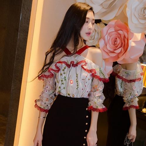 小脚裤搭配印花露肩雪纺衫：5款雪纺衫彰显性感典雅