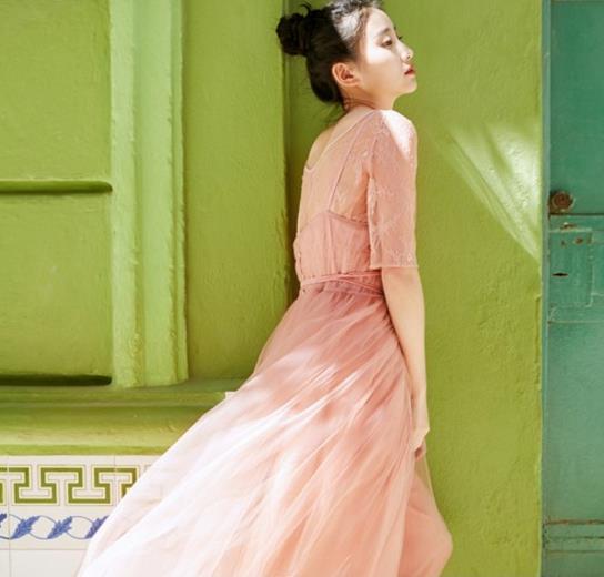 收腰条纹连衣裙2017：女士条纹连衣裙推荐