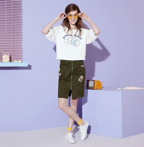 网纱裙搭配七分袖V领T恤:5款T恤凸显淑女范(图) 网纱裙搭配七分袖V领T恤:5款T恤凸显淑女范(图)