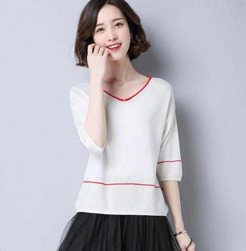 网纱裙搭配七分袖V领T恤：5款T恤凸显淑女范（图）