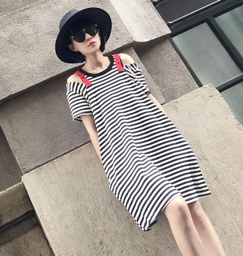 格纹吊带连衣长裙怎么搭配:性感优雅长裙推荐(图) 格纹吊带连衣长裙怎么搭配:性感优雅长裙推荐(图)