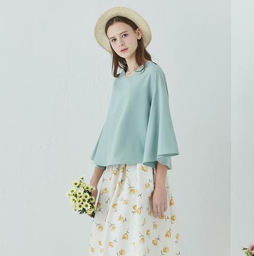 5款V领长袖雪纺衫搭配:彰显秋日休闲范儿(图) 5款V领长袖雪纺衫搭配:彰显秋日休闲范儿(图)