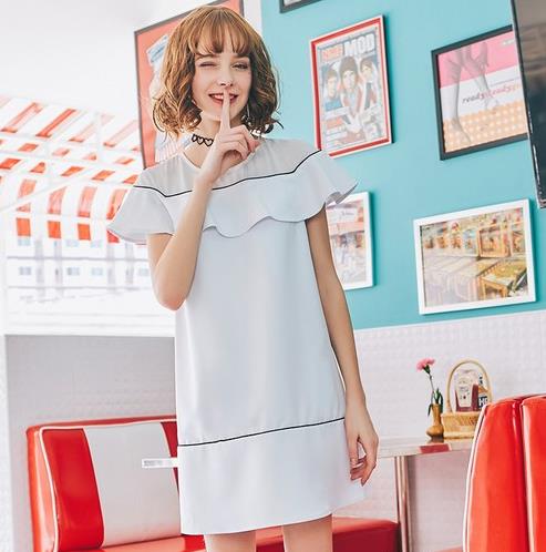 高腰裙搭配木耳边纯色衬衫:既性感又得体(图) 高腰裙搭配木耳边纯色衬衫:既性感又得体(图)