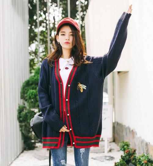 圆领蝙蝠袖条纹拼接T恤搭配九分裤:凸显青春活泼 圆领蝙蝠袖条纹拼接T恤搭配九分裤:凸显青春活泼