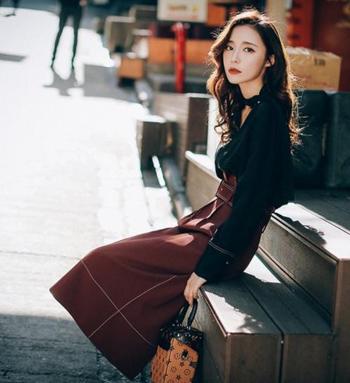 圆领蝙蝠袖条纹拼接T恤搭配九分裤:凸显青春活泼 圆领蝙蝠袖条纹拼接T恤搭配九分裤:凸显青春活泼