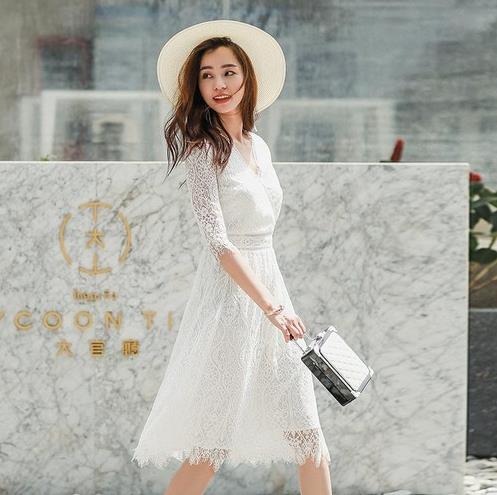 6款纯色斗篷连衣裙怎么搭配：优雅大方连衣裙分享