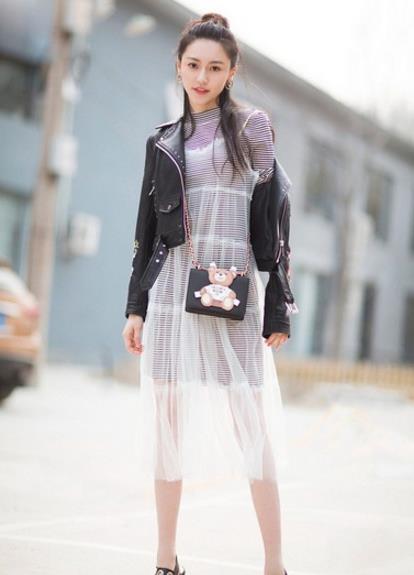 棉麻百褶A字背带裙搭配：6款背带裙演绎田园风（图）