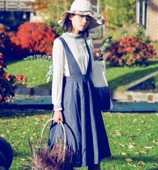 棉麻百褶A字背带裙搭配：6款背带裙演绎田园风（图）