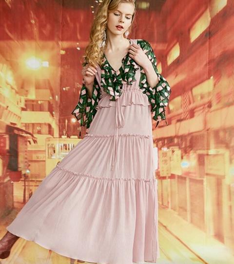 棉麻百褶A字背带裙搭配：6款背带裙演绎田园风（图）