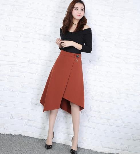 微胖MM穿这几款褶皱开叉吊带裙：轻松显高显瘦（图)