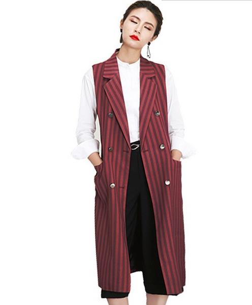 背带拼接西装马甲的多种搭配:打造经典复古风(图) 背带拼接西装马甲的多种搭配:打造经典复古风(图)