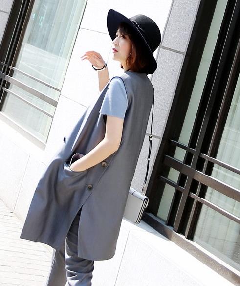 背带拼接西装马甲的多种搭配：打造经典复古风（图）