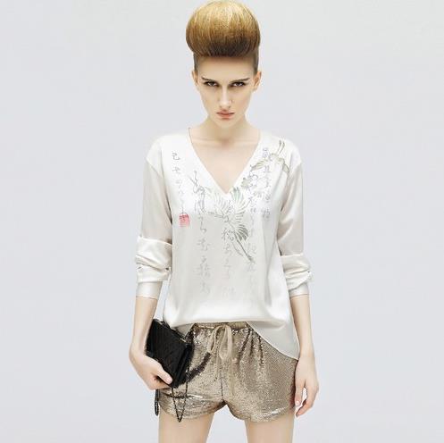 圆领真丝镂空上衣怎么搭配下装：演绎端庄优雅（图)