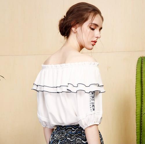 圆领真丝镂空上衣怎么搭配下装：演绎端庄优雅（图)