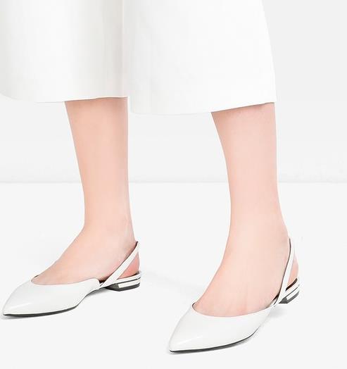 永不过时的真皮系带平底小白鞋：经典终究无法替代