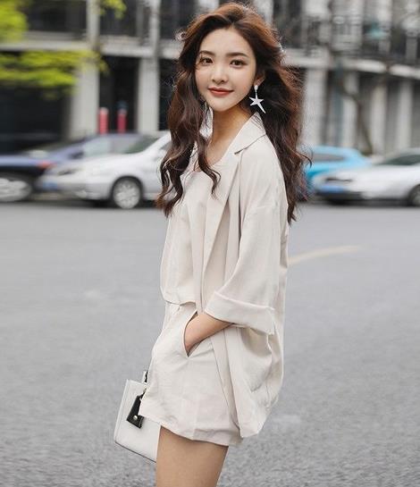 时尚省心雪纺衫碎花吊带裙套装：简约文艺范（图）