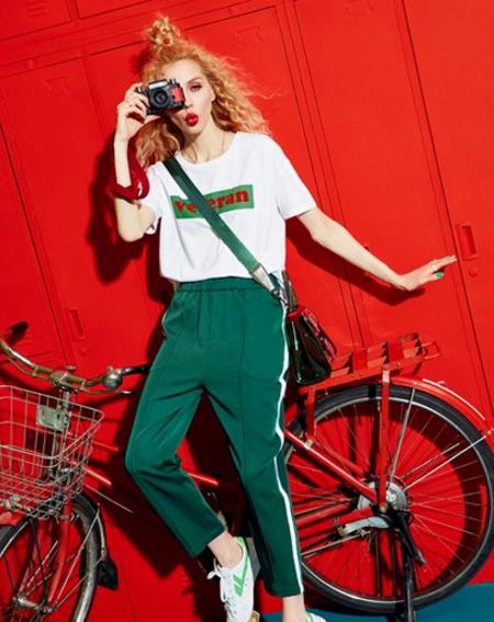 时尚省心雪纺衫碎花吊带裙套装：简约文艺范（图）