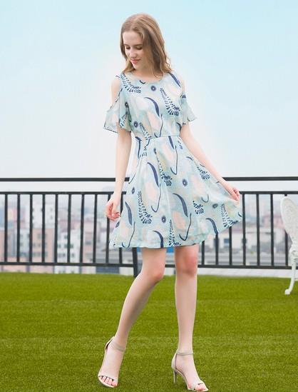 一米五秒变一米七怎么穿:条纹印花连衣裙帮助你(图) 一米五秒变一米七怎么穿:条纹印花连衣裙帮助你(图)