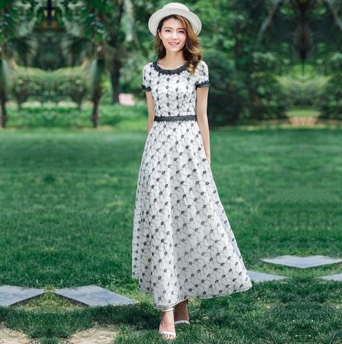 一米五秒变一米七怎么穿：条纹印花连衣裙帮助你（图）