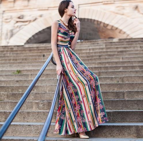 一米五秒变一米七怎么穿：条纹印花连衣裙帮助你（图）