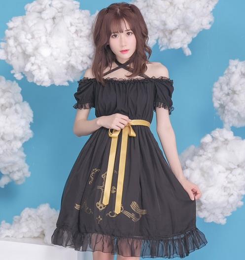 露肩高腰格子连衣裙的多种搭配：青春减龄学院风