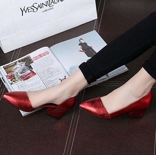 真皮浅口钉珠单鞋怎么搭配：5款搭出淑女名媛范（图）