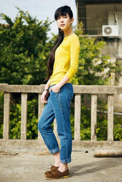 解决小粗腿的法宝：九分微喇牛仔裤搭配推荐（图）