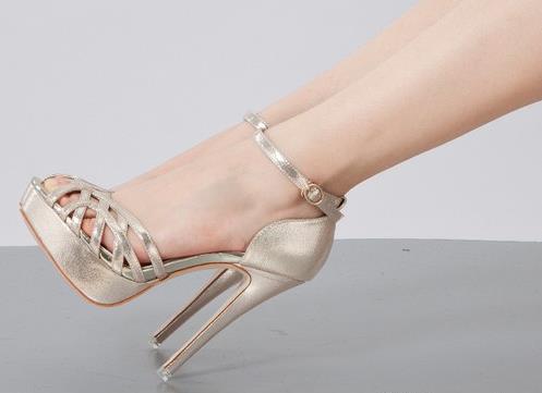 有没有气质全靠它了：性感细跟尖头凉鞋推荐（图）