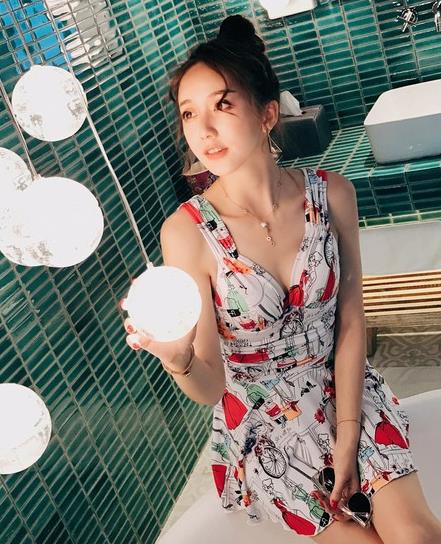 印花显瘦泳衣分享:玩转泳衣性感小心机(图) 印花显瘦泳衣分享:玩转泳衣性感小心机(图)