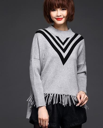 不挑人的显瘦又气质V领直筒针织衫怎么搭配裤子（图）