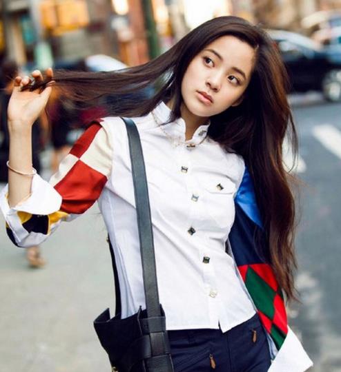 小脚裤搭配镂空V领OL衬衫：增添铿锵利落大气（图）