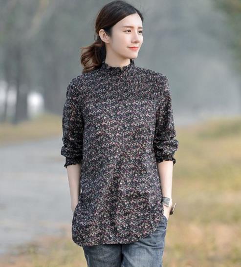 高腰裙怎么搭配印花喇叭袖衬衫：浪漫复古风（图）