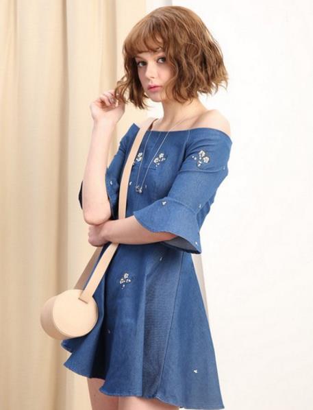 绣花立领连衣裙的多种搭配：5款连衣裙彰显古典风韵