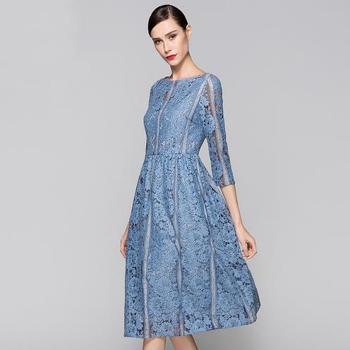 什么鞋子搭配网纱丝绒连衣裙才时髦：简约时尚（图）