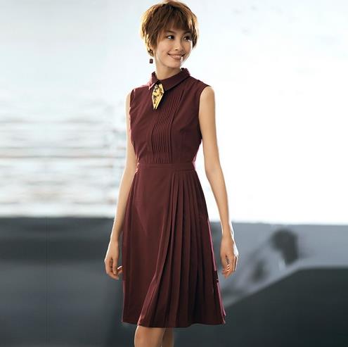 娃娃领连衣裙搭配：连衣裙优雅时尚尽收眼底