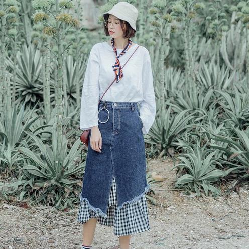 格子牛仔半身裙怎么搭配上衣：5款半身裙打造文艺范