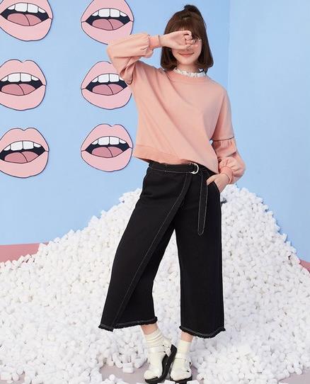 格子牛仔半身裙怎么搭配上衣：5款半身裙打造文艺范