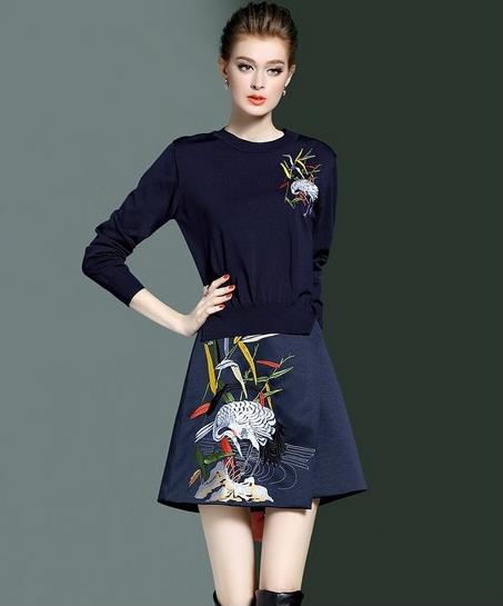 什么上衣搭配PU高腰小脚裤才能彰显大长腿（图）