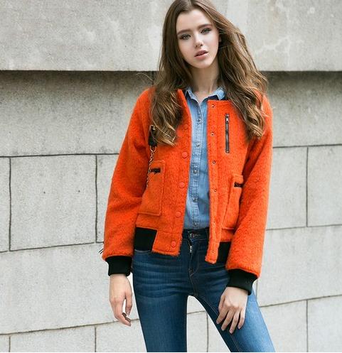 今年流行垮肩小翻领短外套：低调轻奢外套推荐（图）