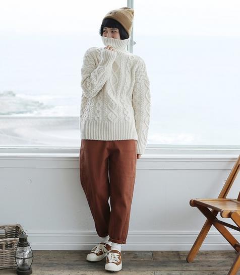 高领粗线针织衫怎么搭配鞋子：减龄针织衫分享（图）