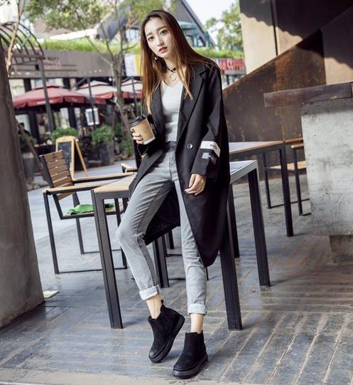 秋款尖头粗跟裸靴的多种搭配:演绎时尚经典英伦风 秋款尖头粗跟裸靴的多种搭配:演绎时尚经典英伦风