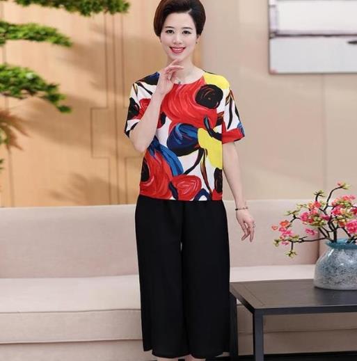 中老年T恤套装搭配：6款套装显瘦又时髦