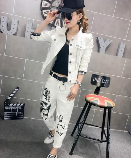 宽松毛边刺绣牛仔短外套搭配：减龄外套推荐（图）