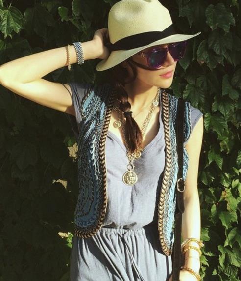 时尚短款马甲的多种搭配:5款马甲演绎优雅英伦风 时尚短款马甲的多种搭配:5款马甲演绎优雅英伦风