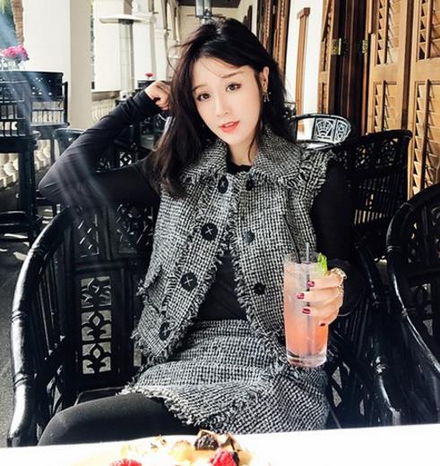 条纹开衩短裙两件套搭配：5款套装打造大长腿（图）