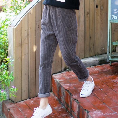 什么上衣搭配高腰微喇九分裤才能彰显性感女人味 什么上衣搭配高腰微喇九分裤才能彰显性感女人味