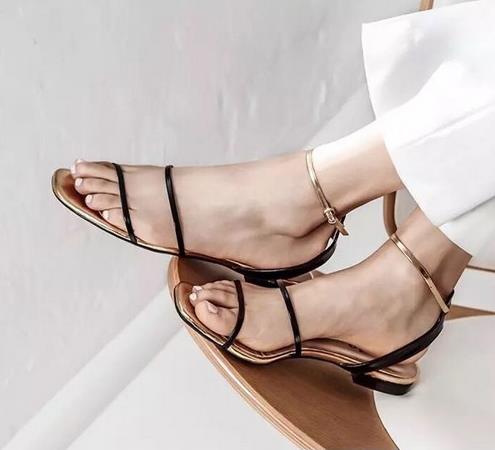 拼色牛皮细带平底鞋搭配:时尚优雅平底鞋分享(图) 拼色牛皮细带平底鞋搭配:时尚优雅平底鞋分享(图)