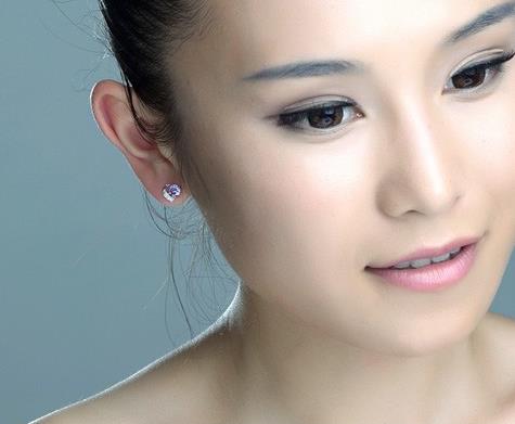秋季新款彩钻心形耳钉搭配:时尚耳钉推荐(图) 秋季新款彩钻心形耳钉搭配:时尚耳钉推荐(图)